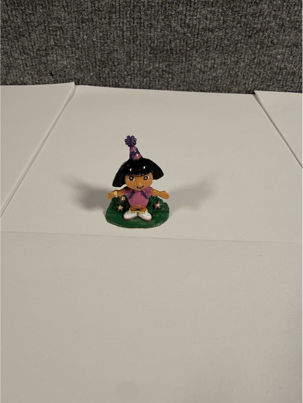 Viacom Dora the Explorer Cake Topper 2" Birthday Purple Hat PVC Backpack Figure